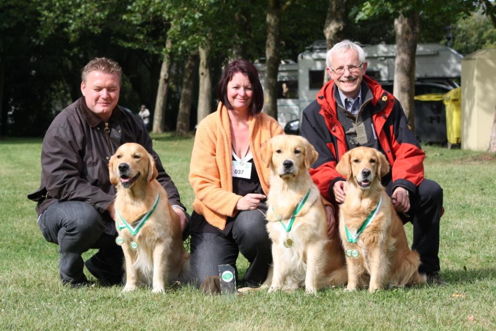 Beste Zuchtgruppe: Hunter mit Bj�rn, Inouk mit Moni, Gwennie mit Hansi